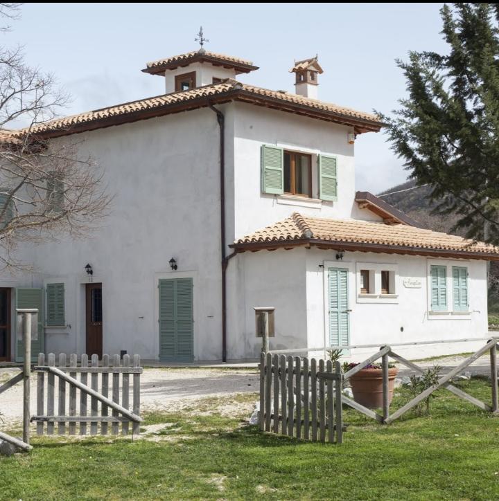 פוליניו Agriturismo San Martino מראה חיצוני תמונה